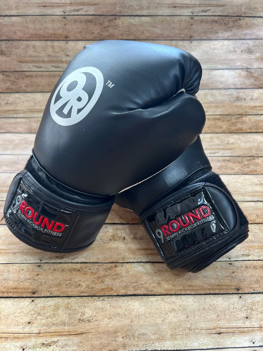 9 Round Black & White Classic Boxing Gloves Fitness Kickboxing Training Unisex